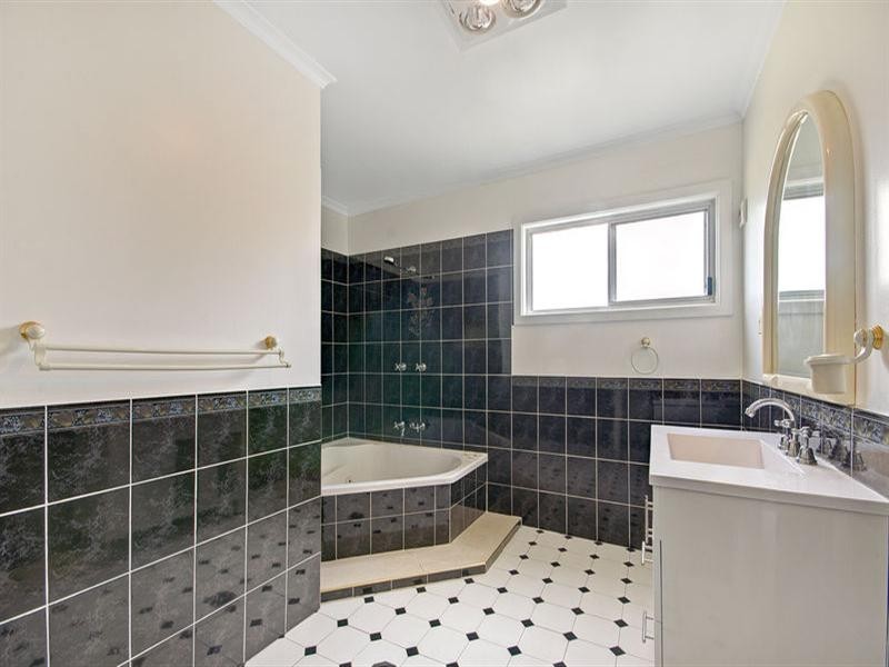 11 Camira Street, Koonawarra NSW 2530