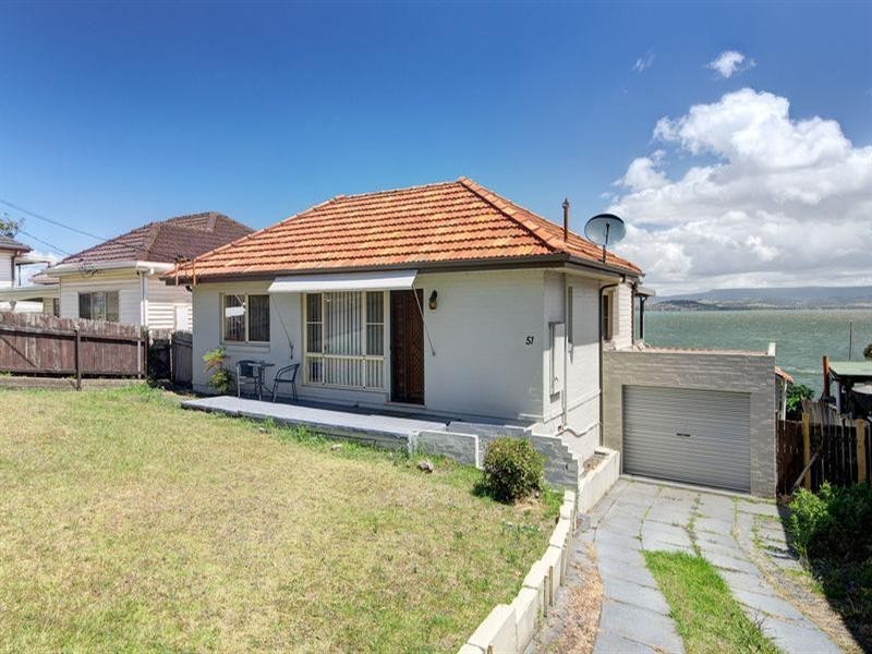 51 Northcliffe Drive, Lake Heights NSW 2502