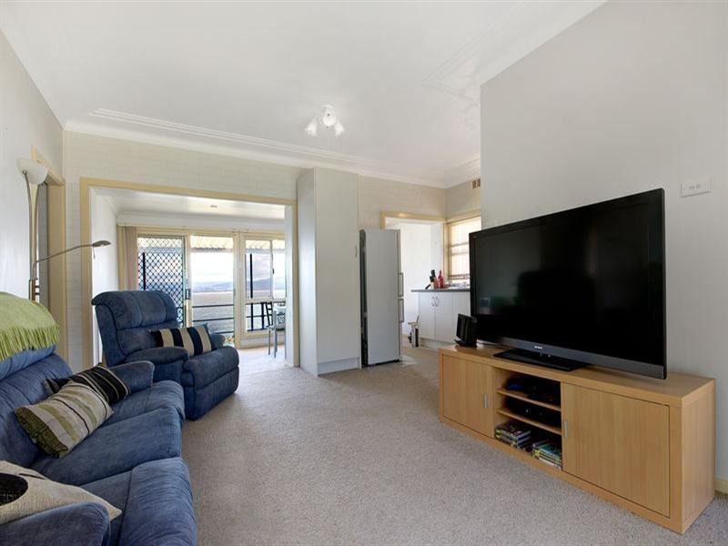 51 Northcliffe Drive, Lake Heights NSW 2502