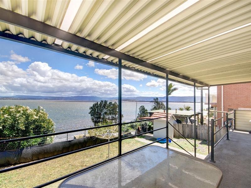 51 Northcliffe Drive, Lake Heights NSW 2502