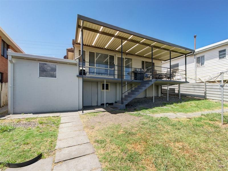 51 Northcliffe Drive, Lake Heights NSW 2502
