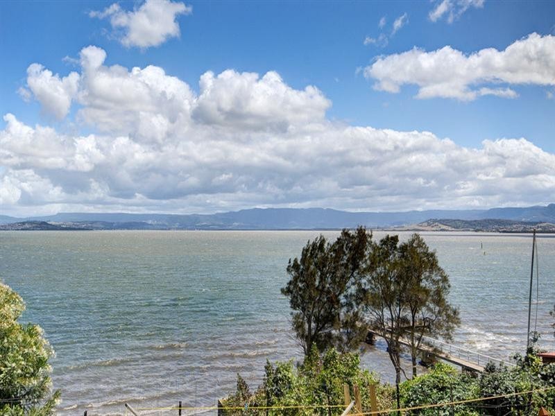 51 Northcliffe Drive, Lake Heights NSW 2502