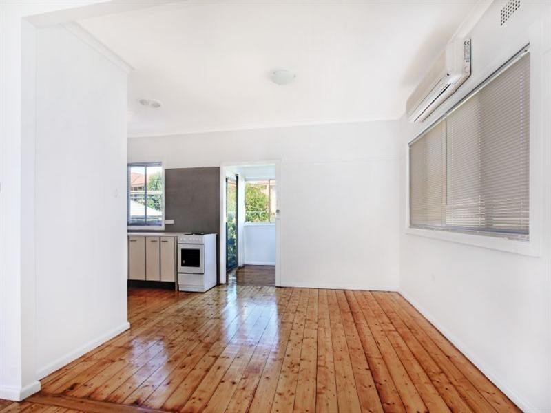 35 Farmborough Road, Unanderra NSW 2526