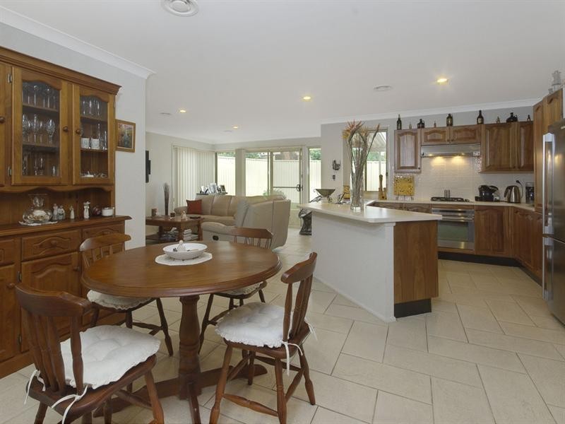 8 Kirriemuir Glen, Horsley NSW 2530