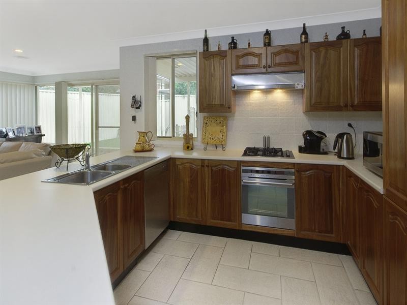 8 Kirriemuir Glen, Horsley NSW 2530