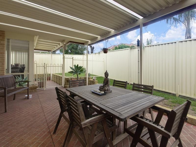 8 Kirriemuir Glen, Horsley NSW 2530