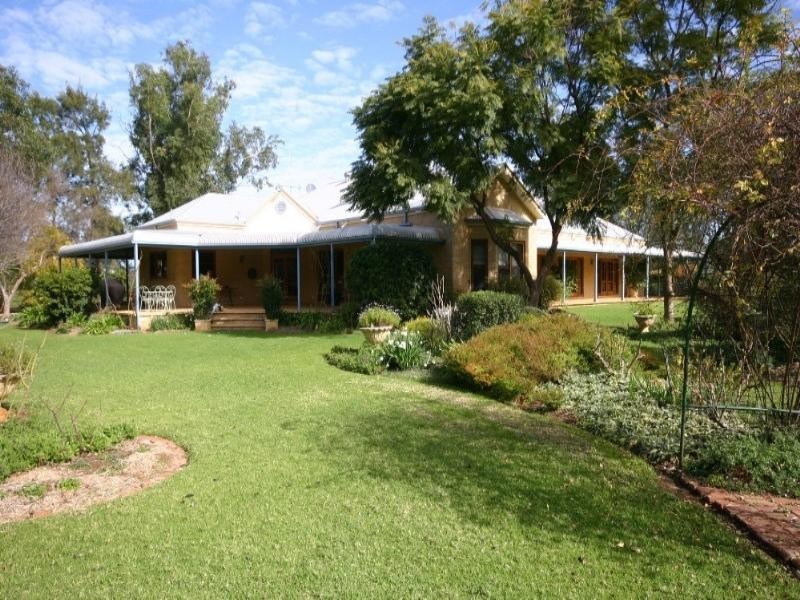 - Warren Quambone Road, Warren NSW 2824