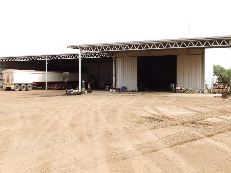 - Warren Quambone Road, Warren NSW 2824