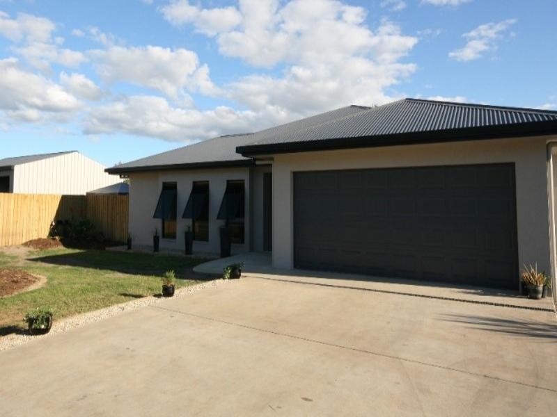 14 River Drive, Mareeba QLD 4880
