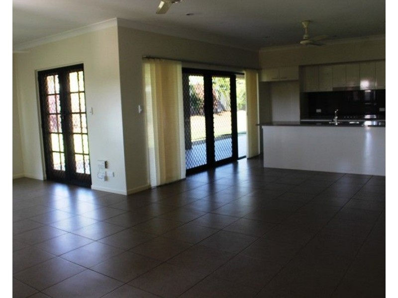 9 Best Street, Mareeba QLD 4880