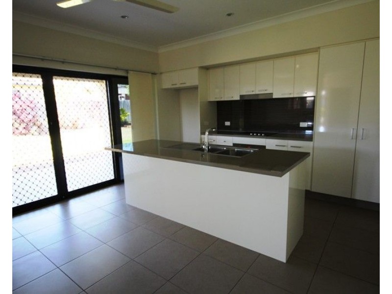 9 Best Street, Mareeba QLD 4880