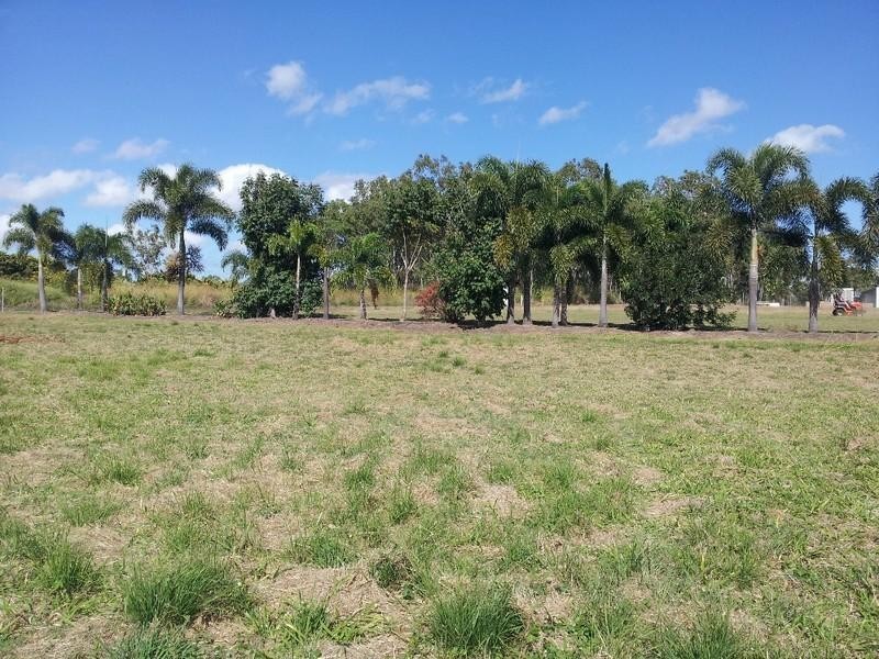 27 River Drive, Mareeba QLD 4880