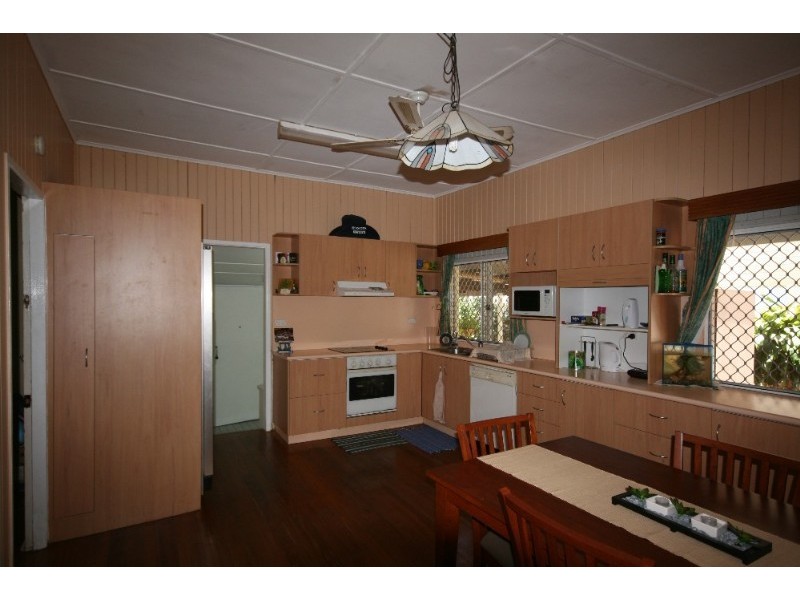 27 Robins Street, Mareeba QLD 4880