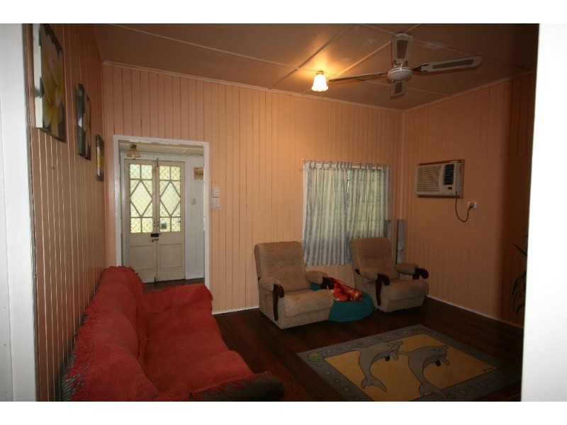 27 Robins Street, Mareeba QLD 4880