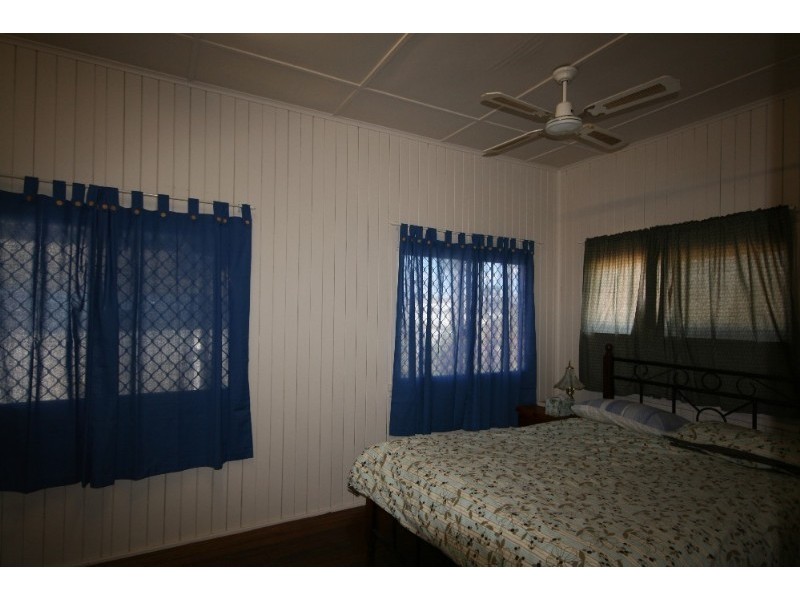 27 Robins Street, Mareeba QLD 4880