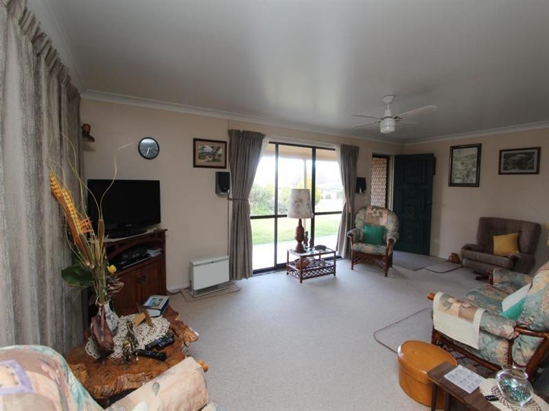 24 George Street, Tenterfield NSW 2372