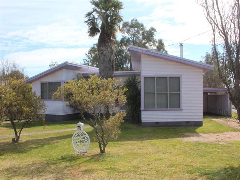 260 DOUGLAS Street, Tenterfield NSW 2372