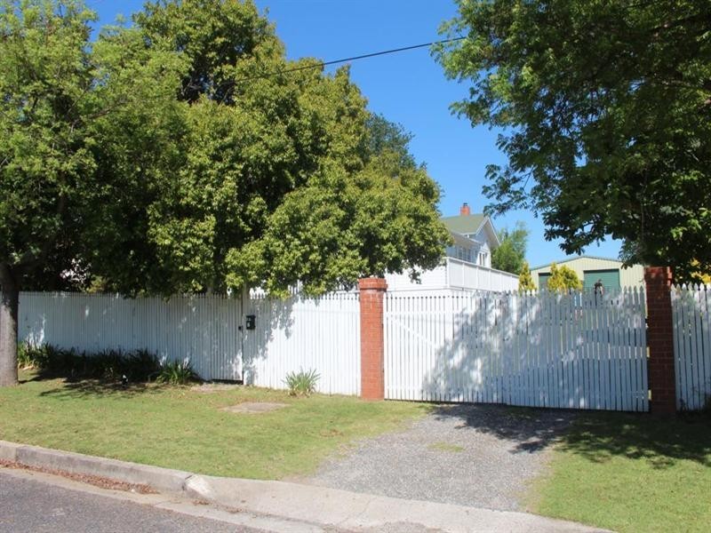 24 Duncan Street, Tenterfield NSW 2372