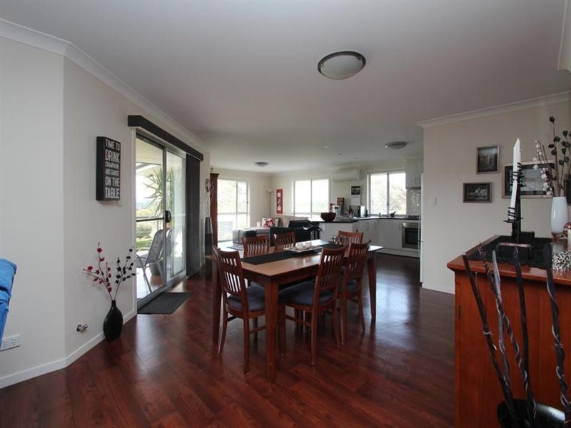 11 Parkes Drive, Tenterfield NSW 2372