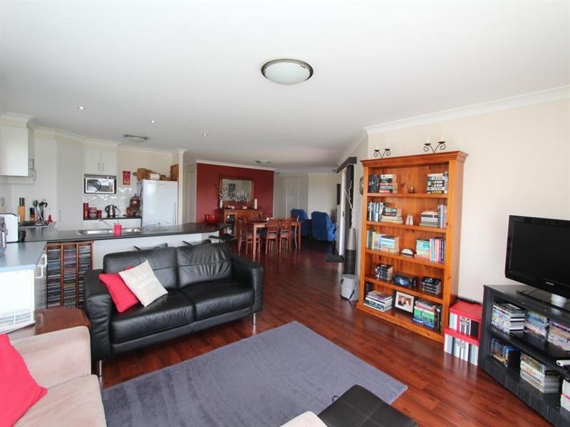 11 Parkes Drive, Tenterfield NSW 2372