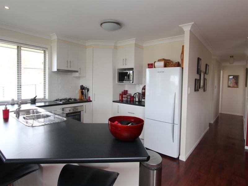11 Parkes Drive, Tenterfield NSW 2372
