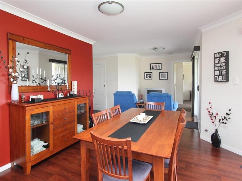 11 Parkes Drive, Tenterfield NSW 2372