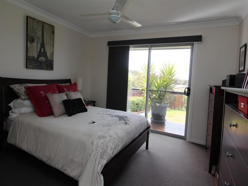 11 Parkes Drive, Tenterfield NSW 2372