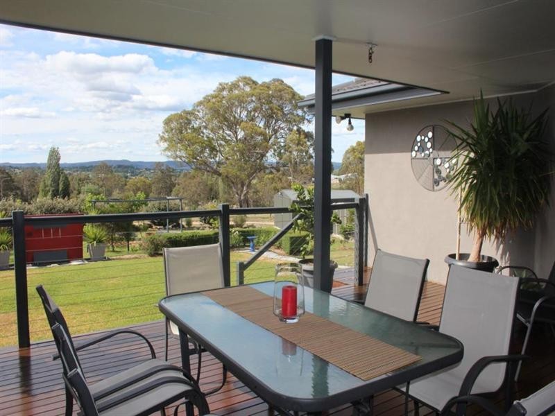 11 Parkes Drive, Tenterfield NSW 2372