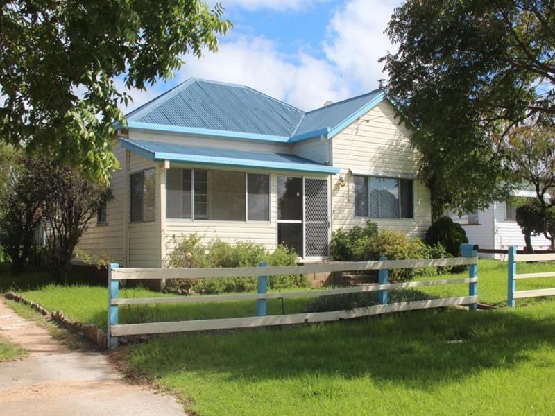 21 Molesworth Street, Tenterfield NSW 2372
