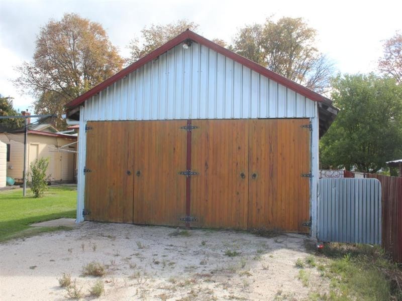 135 Logan Street, Tenterfield NSW 2372