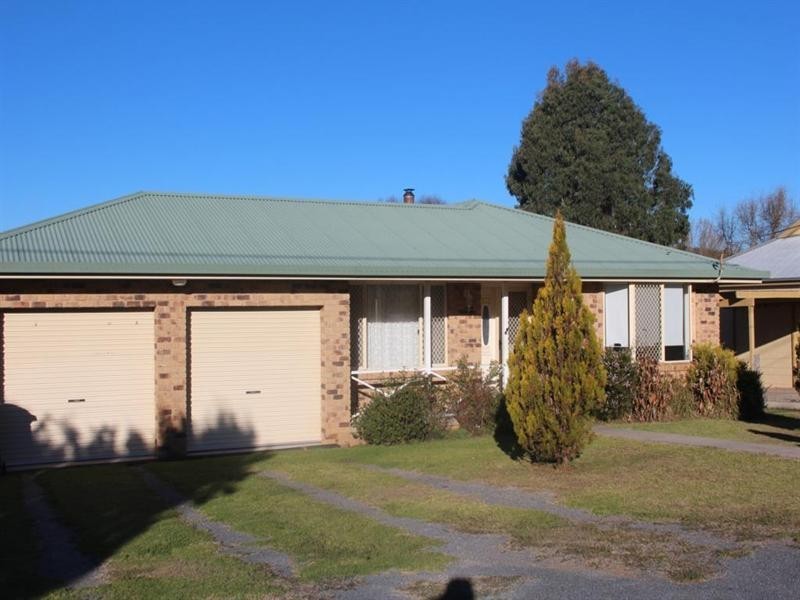 29 George Street, Tenterfield NSW 2372
