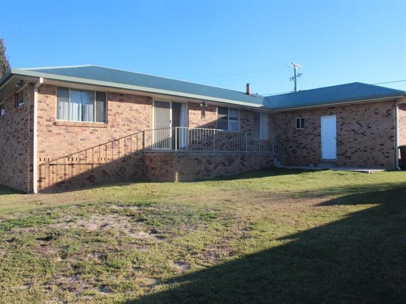 29 George Street, Tenterfield NSW 2372