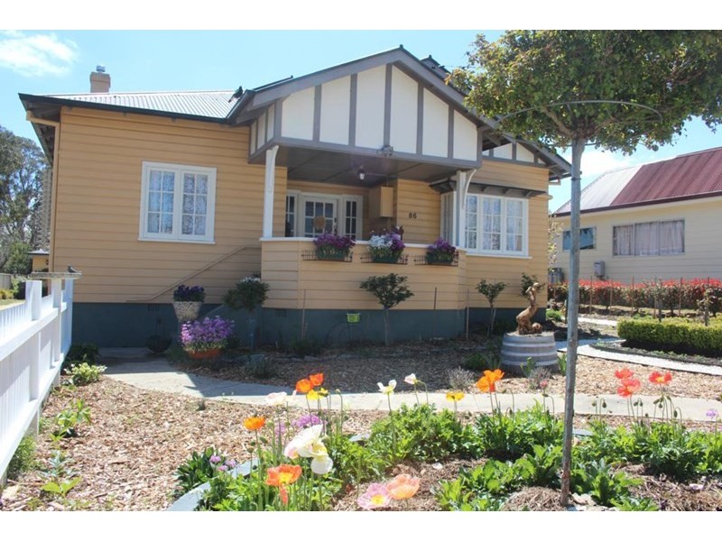 86 High Street, Tenterfield NSW 2372