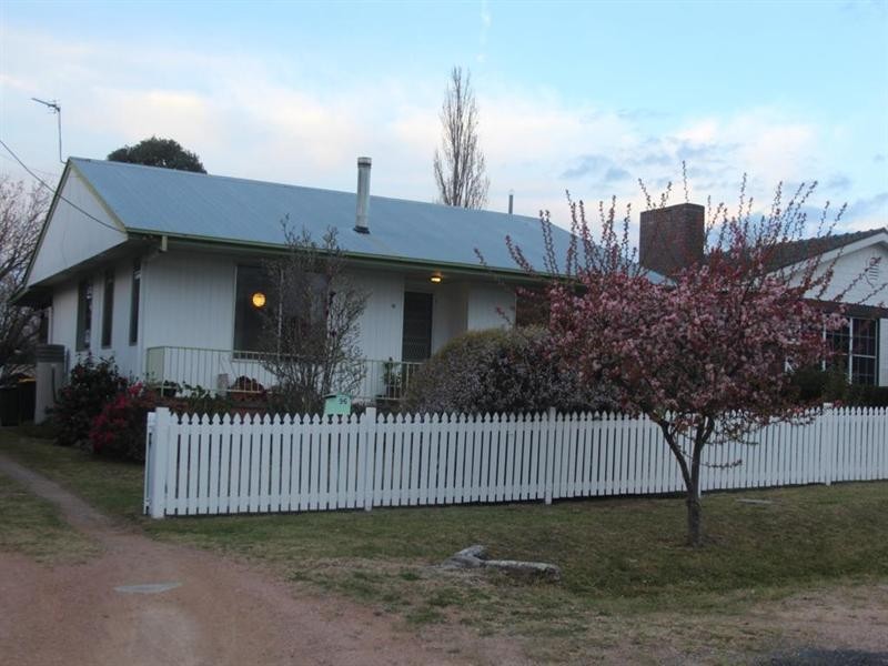 96 Martin Street, Tenterfield NSW 2372