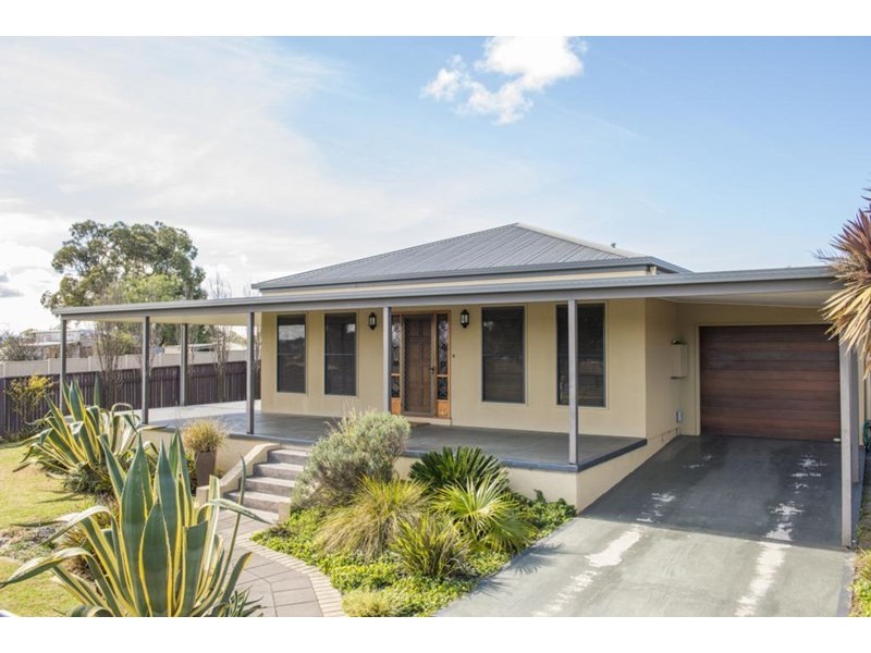 64 Bulwer Street, Tenterfield NSW 2372