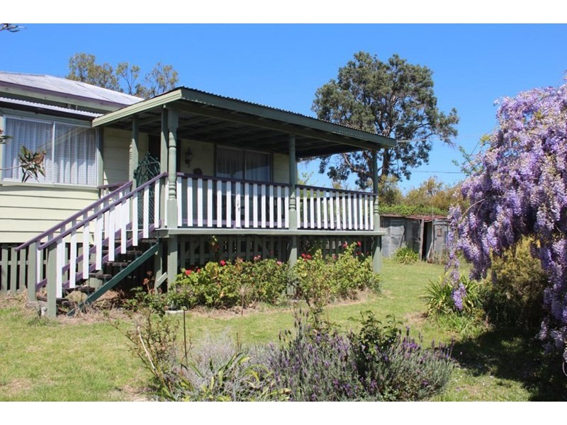 93 Rayleigh Street, Wallangarra QLD 4383