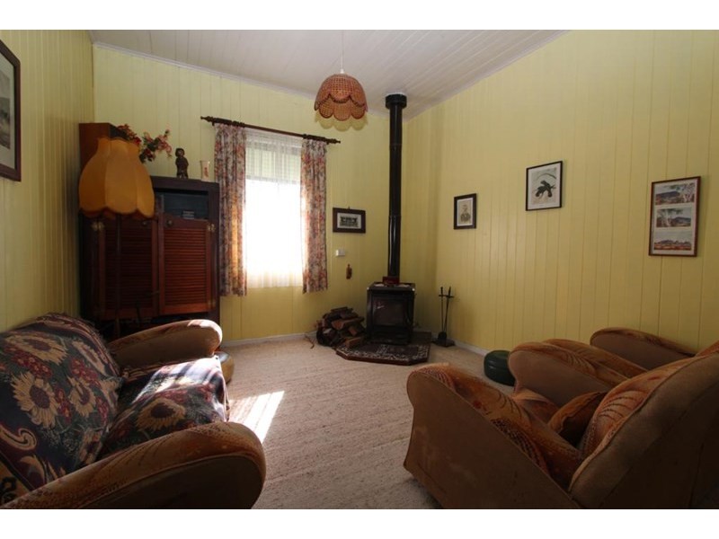 93 Rayleigh Street, Wallangarra QLD 4383