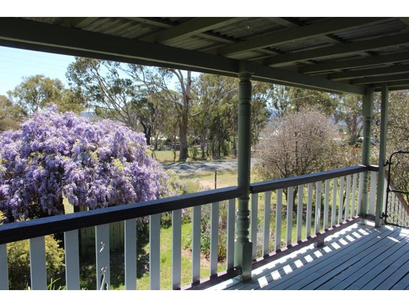 93 Rayleigh Street, Wallangarra QLD 4383