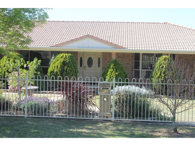 158 Petrie Street, Tenterfield NSW 2372