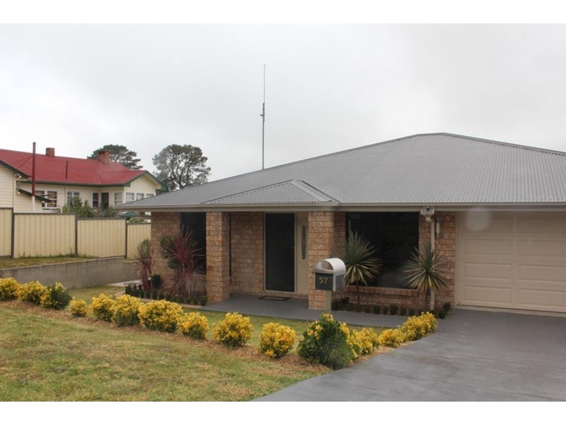 57 George Street, Tenterfield NSW 2372