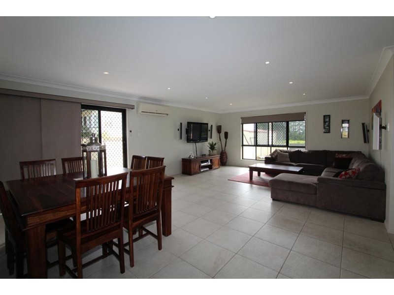 57 George Street, Tenterfield NSW 2372