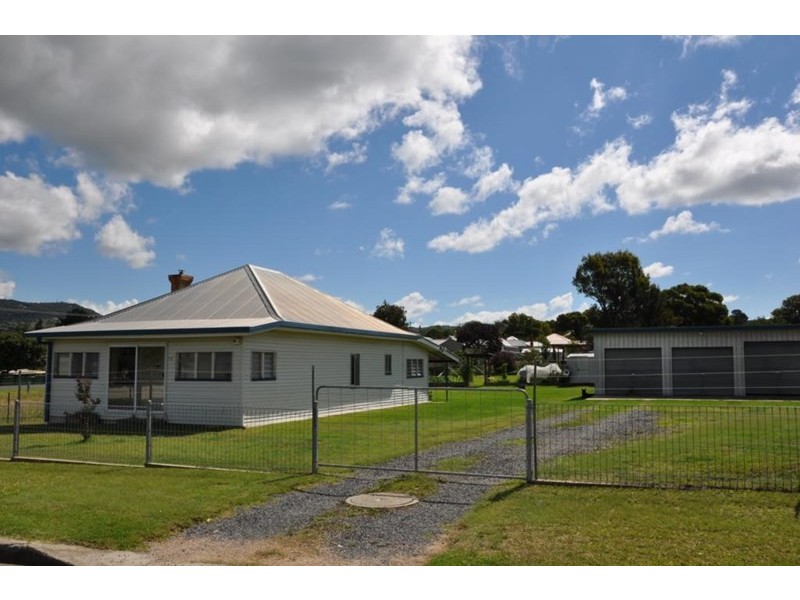 76 Pelham Street, Tenterfield NSW 2372