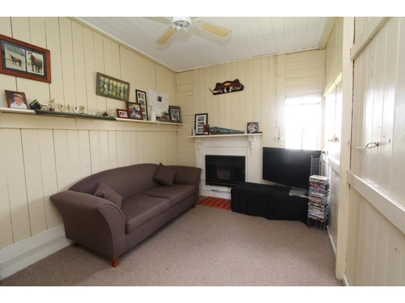 76 Pelham Street, Tenterfield NSW 2372