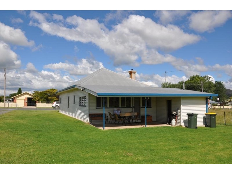 76 Pelham Street, Tenterfield NSW 2372