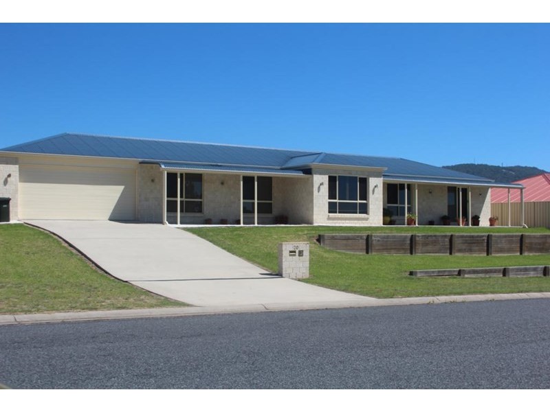 20 Parkes Drive, Tenterfield NSW 2372