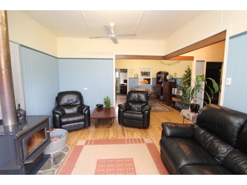 3 CLIVE Street, Tenterfield NSW 2372