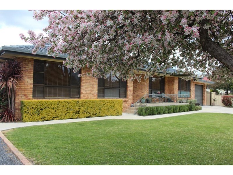 173 HIGH Street, Tenterfield NSW 2372