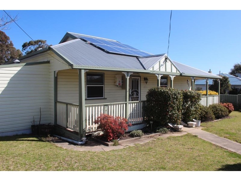 83 Martin Street, Tenterfield NSW 2372