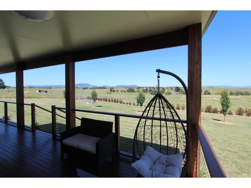 27 Millers Lane, Tenterfield NSW 2372