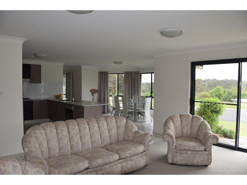 22 Parkes Drive, Tenterfield NSW 2372